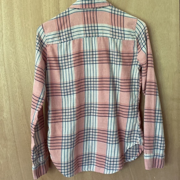 Hollister pink plaid button down long sleeve shirt. Size XS - Picture 6 of 8
